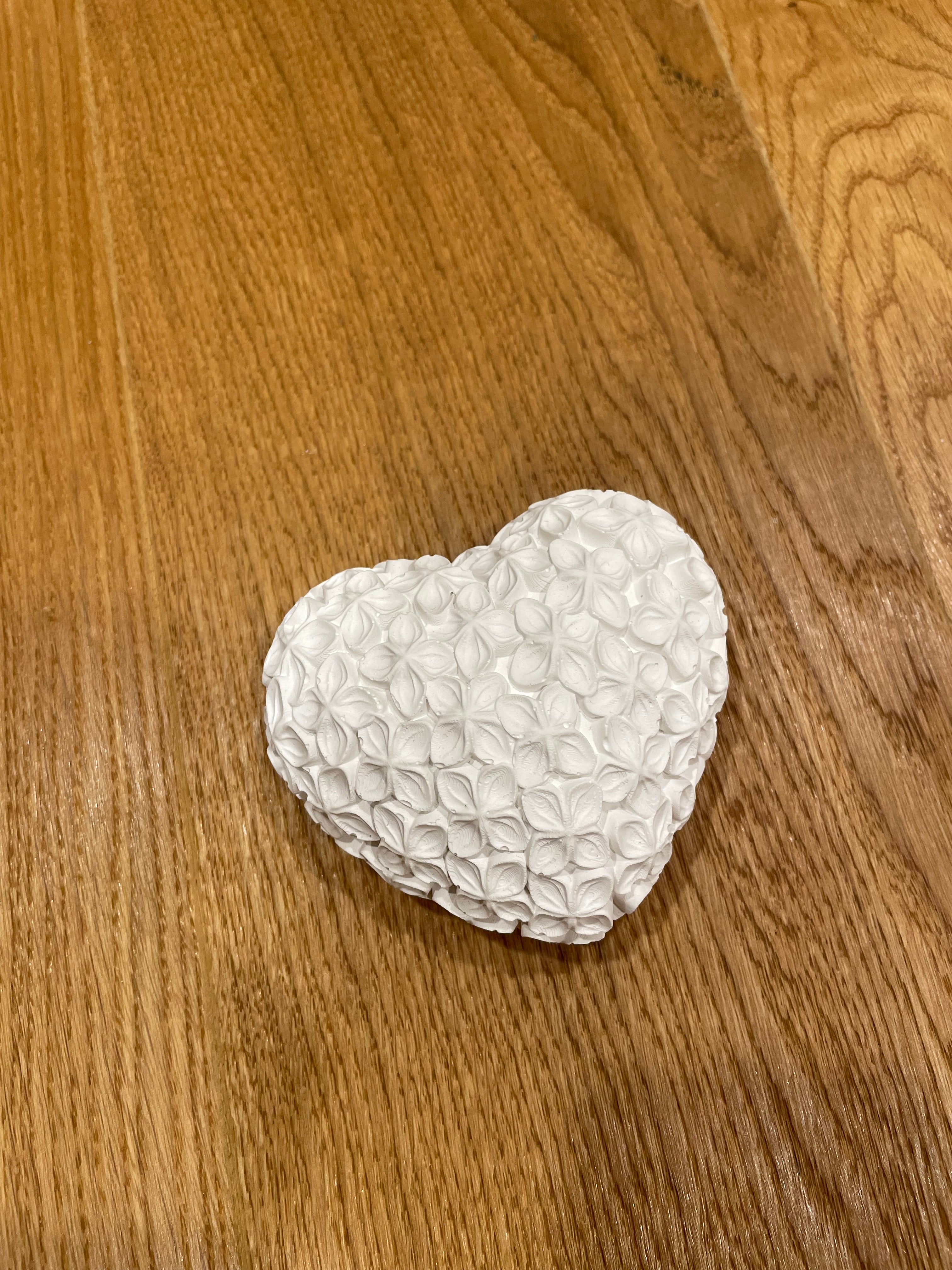 🌸 Blumenherz aus Gießmasse – zauberhafte Deko mit Liebe zum Detail 🤍