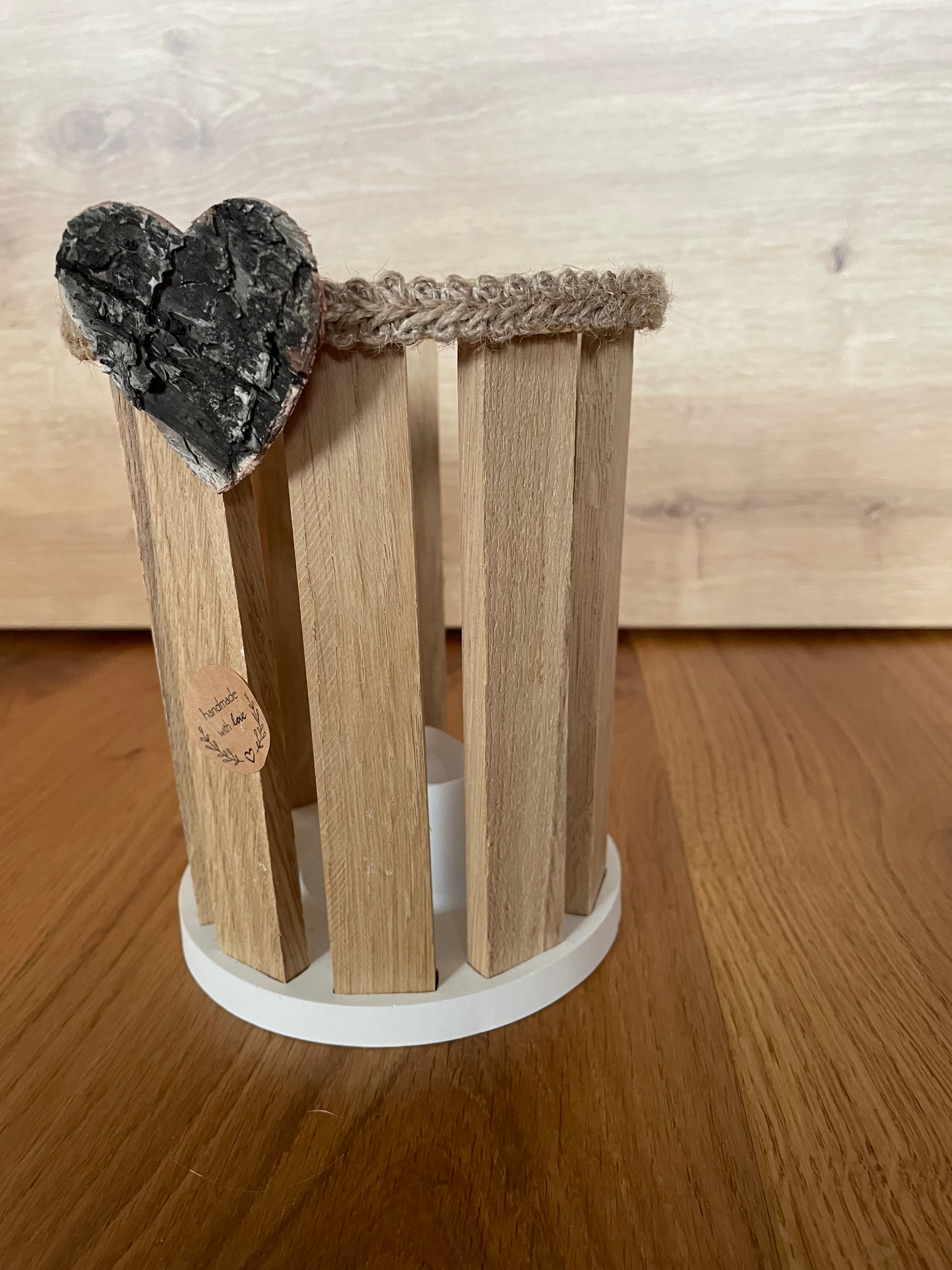 🌟 HolzSticks-Laterne auf Gießmasse-Scheibe – Handgemachte Winterdeko mit LED-Kerze 🌟