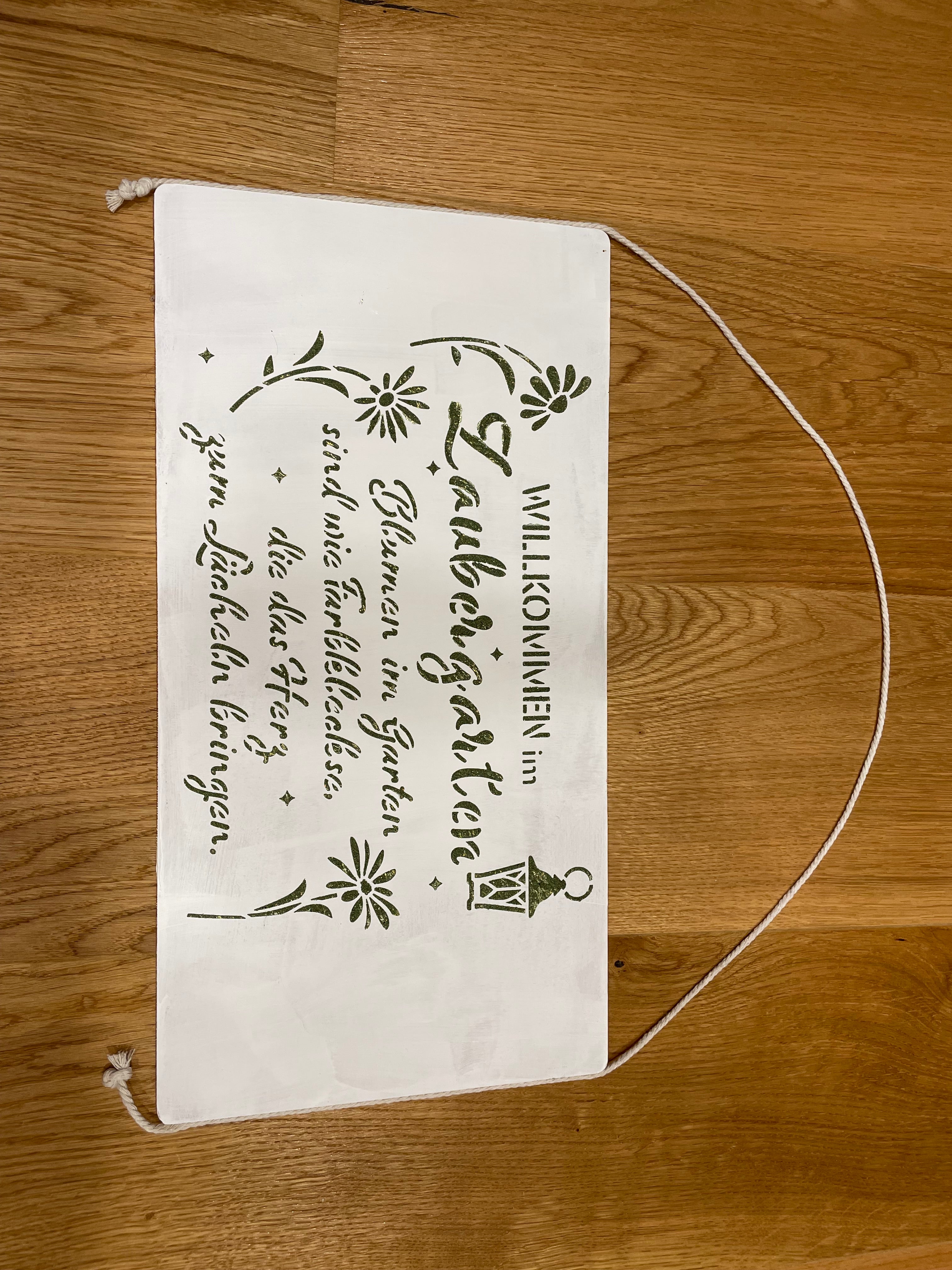 🌸 MDF-Schild Willkommen im Zaubergarten – liebevolle Gartendeko in Weiß 🌿