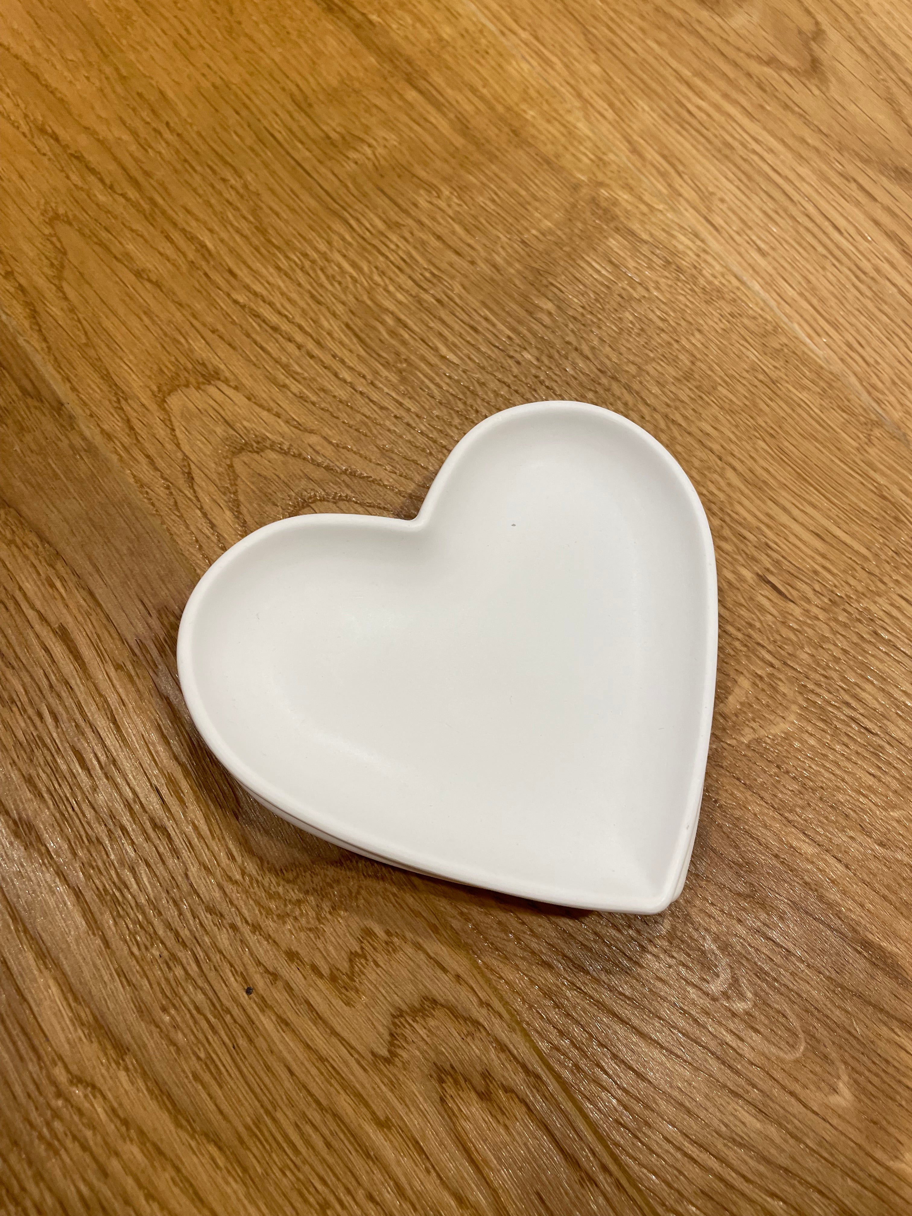 🤍 Herzteller aus Gießmasse – liebevolle Deko mit Stil 🌿