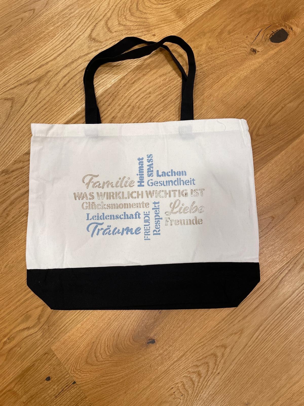 Große Canvas‑Tasche „Was wirklich wichtig ist“ – Schwarz‑Weiß – Wiederverwendbare Tragetasche mit langem Griff