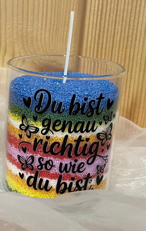 🌈 Regenbogen-Kerze im Glas – mit Spruch "Du bist genau richtig so wie du bist"