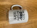 Weiße Tasse mit Rub-On-Spruch oder -Motiv – Minimalistisch & Persönlich Botschaft "My sister has an awsome sister"