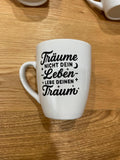 Weiße Tasse mit Rub-On-Spruch oder -Motiv – Minimalistisch & Persönlich Botschaft "Träume nicht dein Leben, lebe deinen Traum