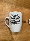 Weiße Tasse mit Rub-On-Spruch oder -Motiv – Minimalistisch & Persönlich Botschaft "Du musst nicht perfekt sein um wundervoll zu sein"