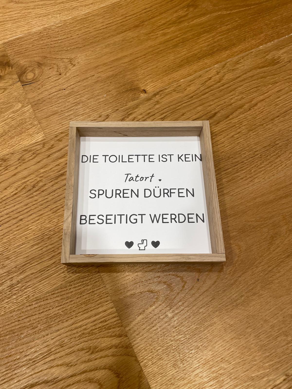 Klötzchen Spruch auf DesignPapier im Holzsticks Rahmen "Die Toilette ist kein Tatort, Spuren dürfen beseitigt werden!"