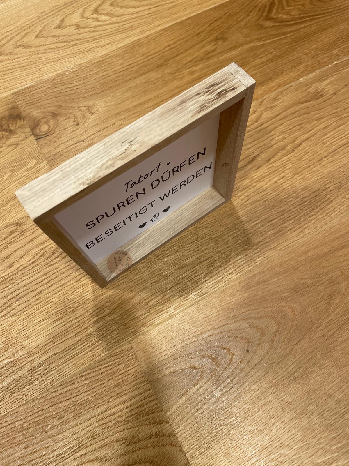 Klötzchen Spruch auf DesignPapier im Holzsticks Rahmen "Die Toilette ist kein Tatort, Spuren dürfen beseitigt werden!"