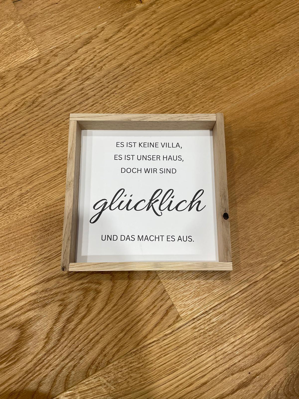 Klötzchen Spruch auf DesignPapier im Holzsticks Rahmen "Es ist keine Villa..."
