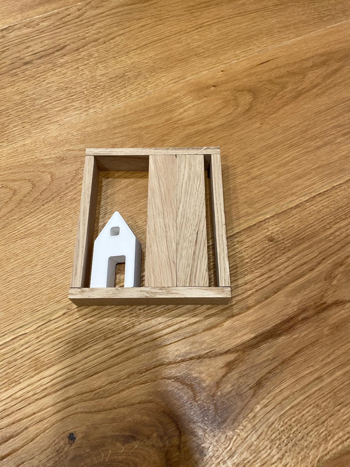 Handgemachter Deko‑Rahmen „HomeSweetHome“ – Häuschen aus Gießmasse – Geschenkidee für den Eingangsbereich