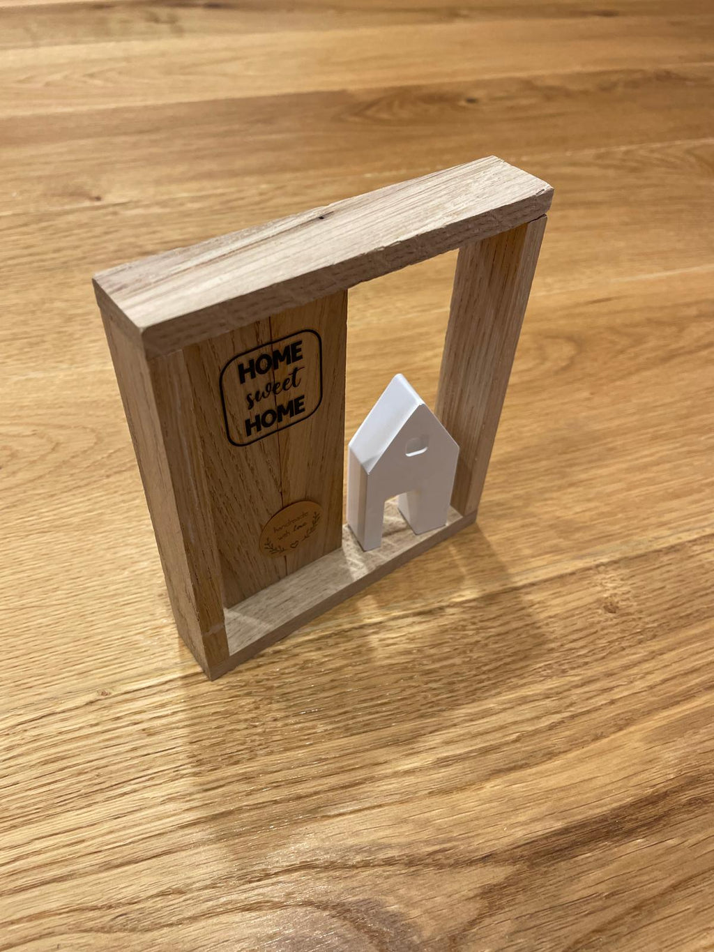 Handgemachter Deko‑Rahmen „HomeSweetHome“ – Häuschen aus Gießmasse – Geschenkidee für den Eingangsbereich