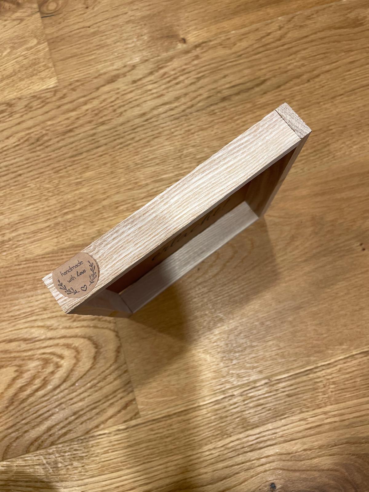 Klötzchen Spruch auf DesignPapier im Holzsticks Rahmen "Sei eine Möwe, sch*** drauf!"