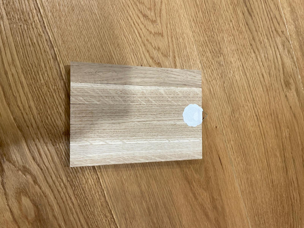 Handgemachtes Kreuz aus Gießmasse auf Holz-Sticks – rustikale Wanddeko/Tischdeko