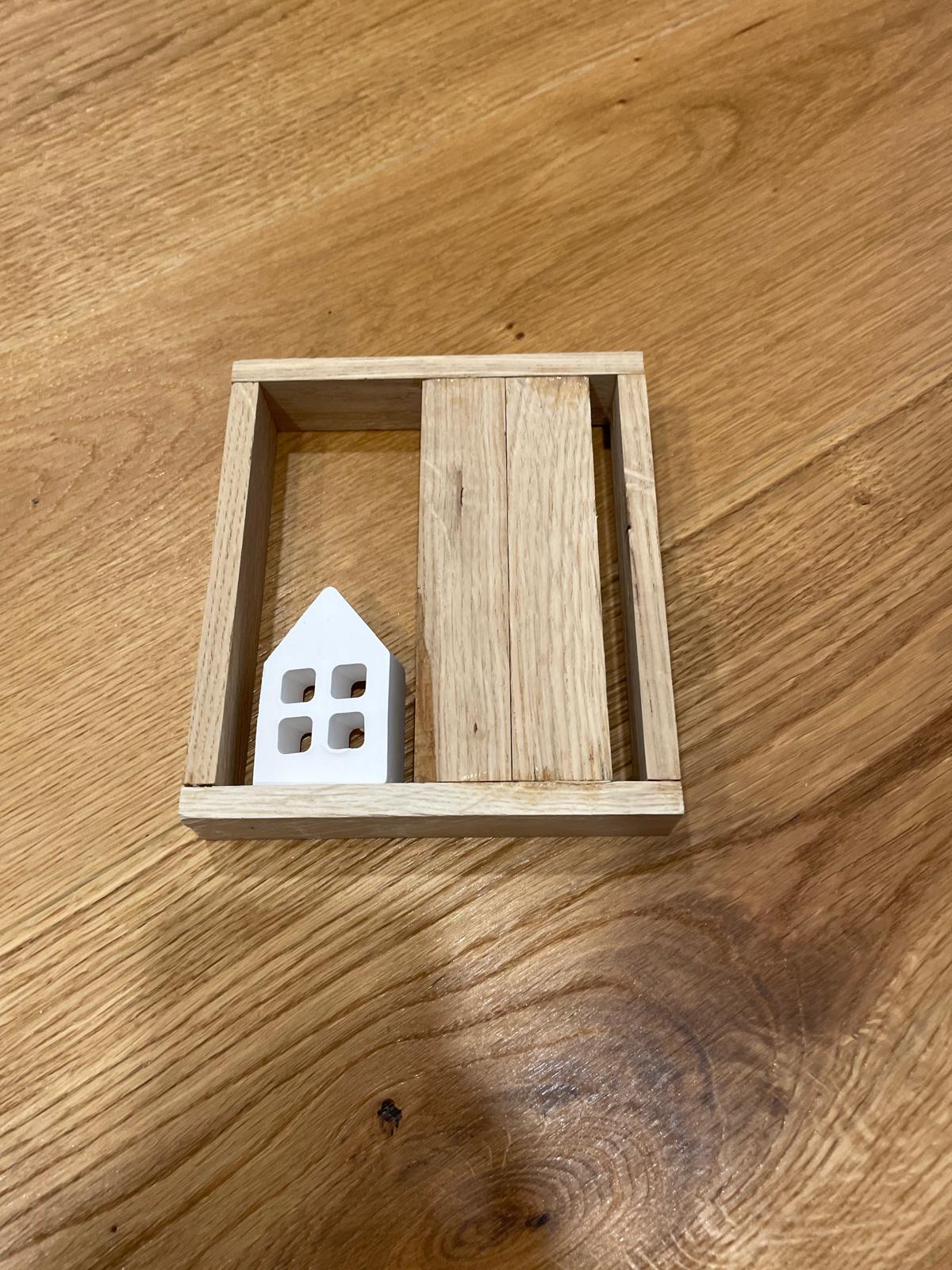 Handgemachter Deko‑Rahmen „Willkommen“ – Häuschen aus Gießmasse – Geschenkidee für den Eingangsbereich "Willkommen Zuhause"